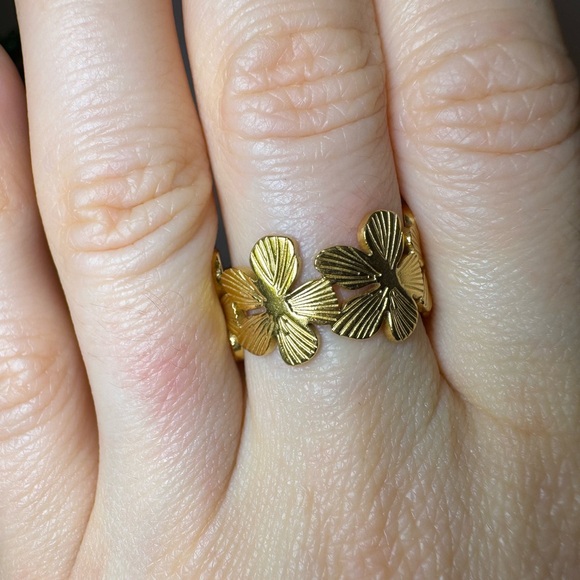 18k Gold plated Floral Ring. Adjustable - Picture 1 of 5